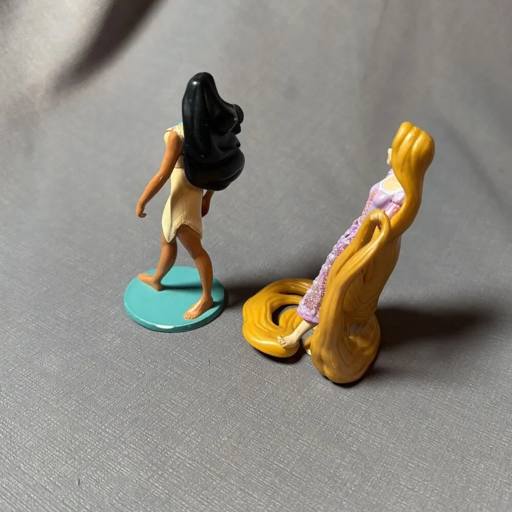 Disney Princess PVC Figure lot Pocahontas and Rapunzel -M